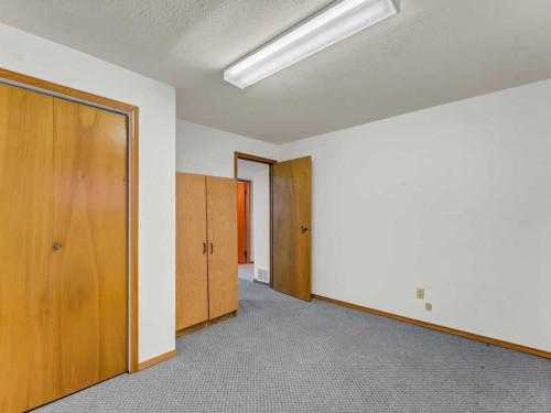 39 Rae Crescent Se, Medicine Hat, AB - Indoor Photo Showing Other Room