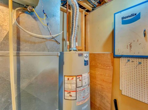 39 Rae Crescent Se, Medicine Hat, AB - Indoor Photo Showing Basement