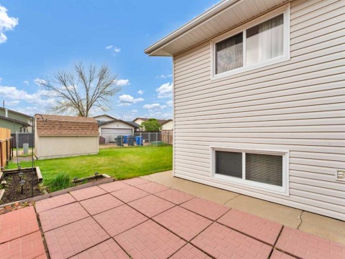 39 Rae Crescent Se, Medicine Hat, AB - Outdoor With Exterior