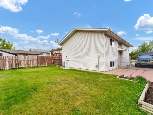 39 Rae Crescent Se, Medicine Hat, AB - Outdoor With Exterior
