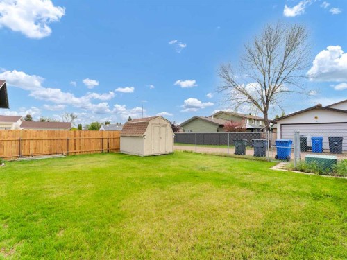 39 Rae Crescent Se, Medicine Hat, AB - Outdoor With Backyard