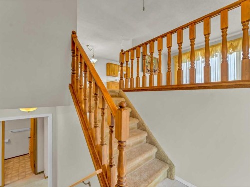 39 Rae Crescent Se, Medicine Hat, AB - Indoor Photo Showing Other Room