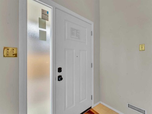 39 Rae Crescent Se, Medicine Hat, AB - Indoor Photo Showing Other Room