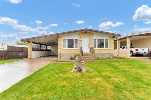 1252 Crockford Crescent NW Medicine Hat, AB T1A 7C4
