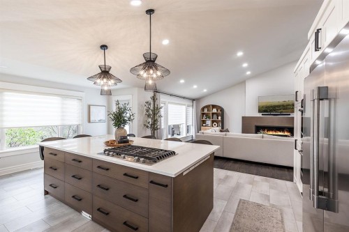 119 Perry Crescent Ne, Medicine Hat, AB - Indoor Photo Showing Kitchen