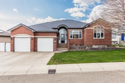 119 Perry Crescent NEMedicine Hat, AB T1C 1X2