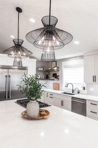 119 Perry Crescent Ne, Medicine Hat, AB - Indoor Photo Showing Kitchen With Upgraded Kitchen