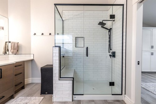 119 Perry Crescent Ne, Medicine Hat, AB - Indoor Photo Showing Bathroom
