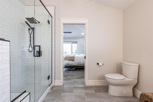 119 Perry Crescent Ne, Medicine Hat, AB - Indoor Photo Showing Bathroom