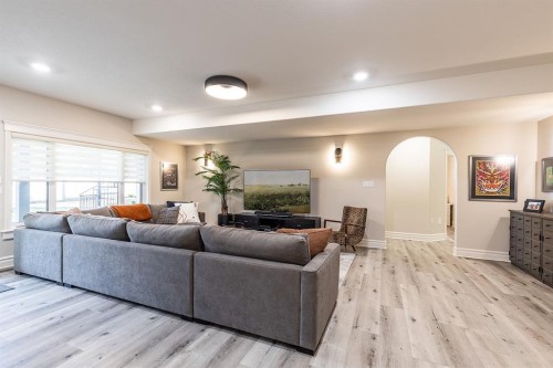 119 Perry Crescent Ne, Medicine Hat, AB - Indoor Photo Showing Living Room