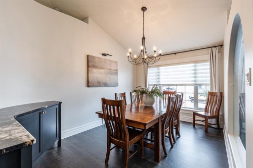 119 Perry Crescent Ne, Medicine Hat, AB - Indoor Photo Showing Dining Room