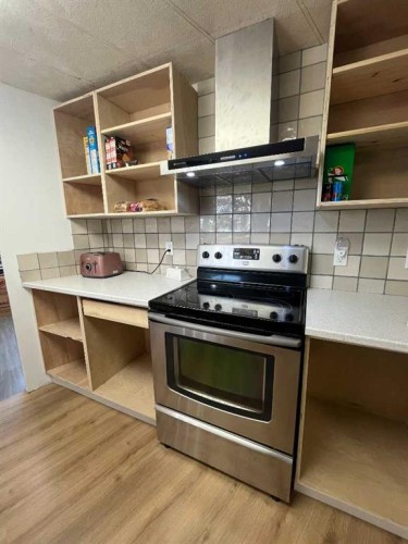 204 6 Street, Suffield, AB - Indoor Photo Showing Kitchen