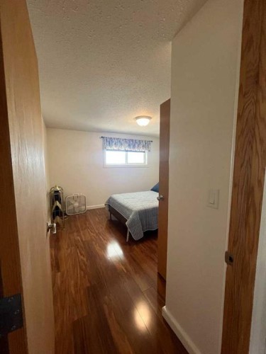 204 6 Street, Suffield, AB - Indoor Photo Showing Bedroom