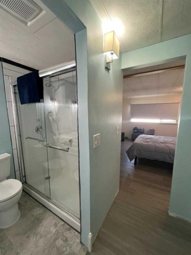 204 6 Street, Suffield, AB - Indoor Photo Showing Bathroom