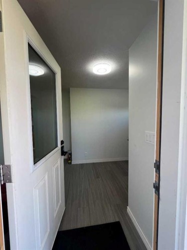 204 6 Street, Suffield, AB - Indoor Photo Showing Other Room