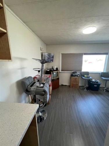 204 6 Street, Suffield, AB - Indoor