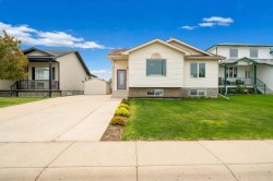 91 Hunt Crescent NEMedicine Hat, AB T1C 1Y4