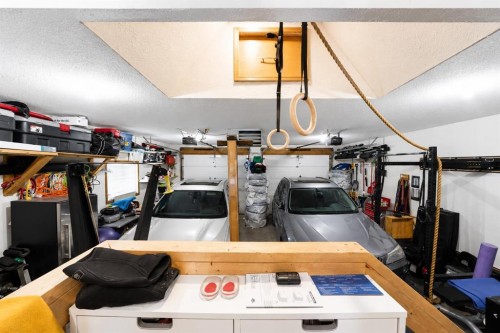 79 Henderson Court Ne, Medicine Hat, AB - Indoor Photo Showing Laundry Room