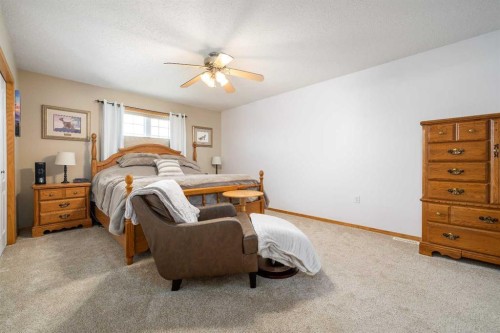 79 Henderson Court Ne, Medicine Hat, AB - Indoor Photo Showing Bedroom