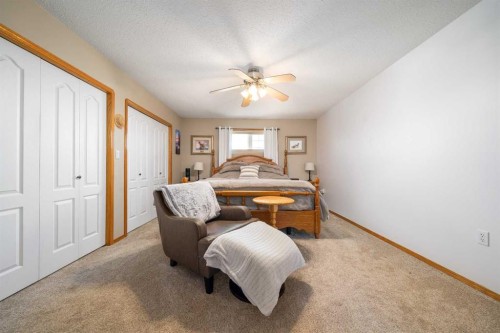 79 Henderson Court Ne, Medicine Hat, AB - Indoor Photo Showing Bedroom
