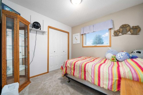 79 Henderson Court Ne, Medicine Hat, AB - Indoor Photo Showing Bedroom