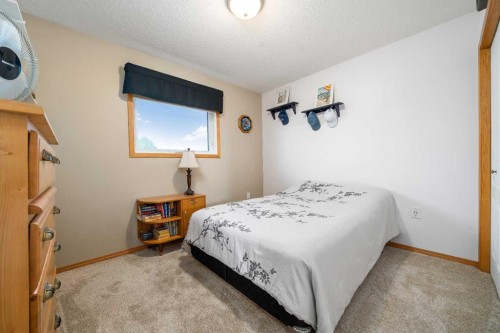 79 Henderson Court Ne, Medicine Hat, AB - Indoor Photo Showing Bedroom