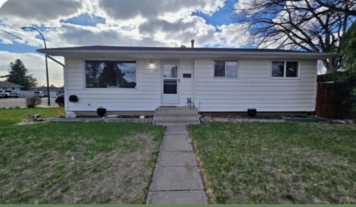 794 Black Boulevard NW Medicine Hat, AB T1A 7B4