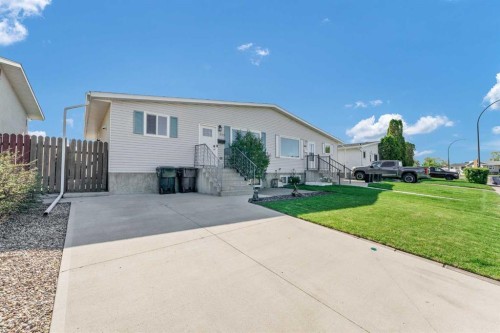 353 Ross Glen Drive SE Medicine Hat, AB T1B 1Y3