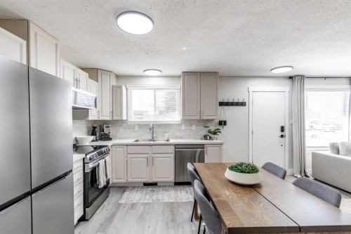 270 Shepherd Crescent Se, Medicine Hat, AB - Indoor Photo Showing Kitchen