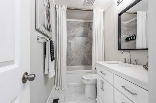 270 Shepherd Crescent Se, Medicine Hat, AB - Indoor Photo Showing Bathroom