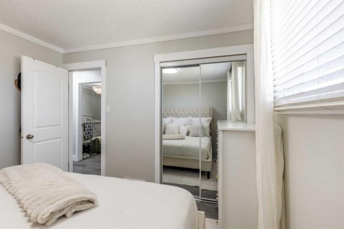 270 Shepherd Crescent Se, Medicine Hat, AB - Indoor Photo Showing Bedroom