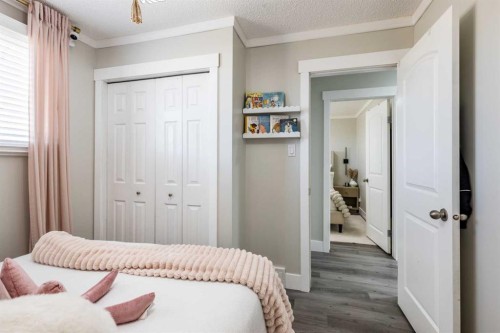 270 Shepherd Crescent Se, Medicine Hat, AB - Indoor Photo Showing Bedroom