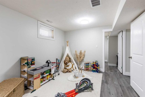 270 Shepherd Crescent Se, Medicine Hat, AB - Indoor Photo Showing Other Room