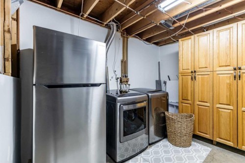 270 Shepherd Crescent Se, Medicine Hat, AB - Indoor Photo Showing Laundry Room