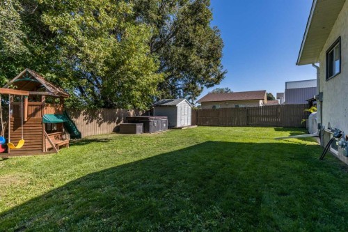 270 Shepherd Crescent Se, Medicine Hat, AB - Outdoor With Backyard