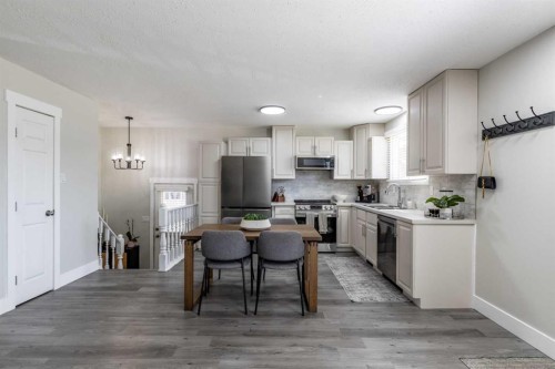 270 Shepherd Crescent Se, Medicine Hat, AB - Indoor Photo Showing Kitchen