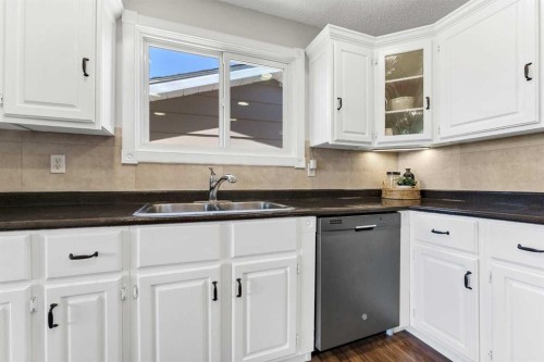8 Corbitt Way Se, Medicine Hat, AB 