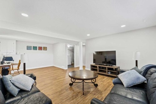 8 Corbitt Way Se, Medicine Hat, AB 