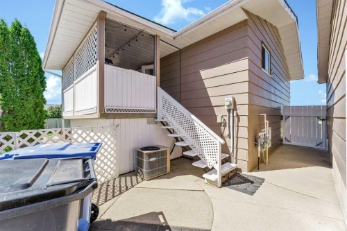 8 Corbitt Way Se, Medicine Hat, AB 