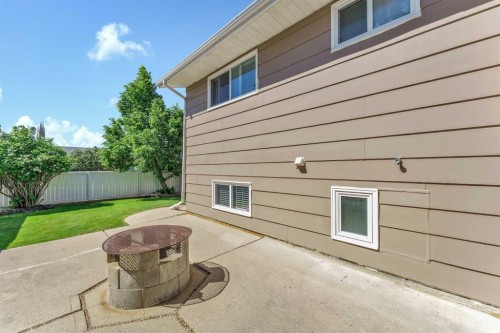 8 Corbitt Way Se, Medicine Hat, AB 