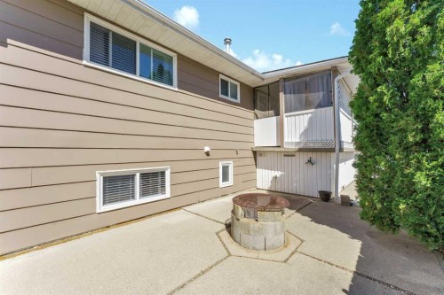 8 Corbitt Way Se, Medicine Hat, AB 