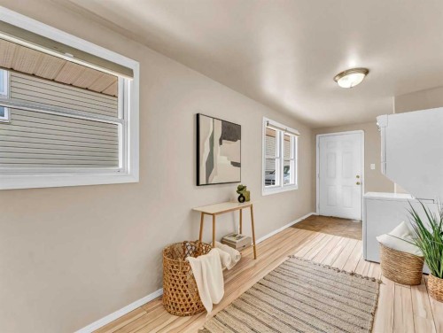 309 1 Street Nw, Redcliff, AB - Indoor Photo Showing Other Room