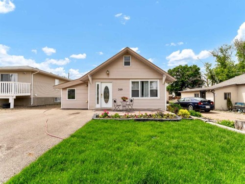 309 1 Street Nw, Redcliff, AB - Outdoor