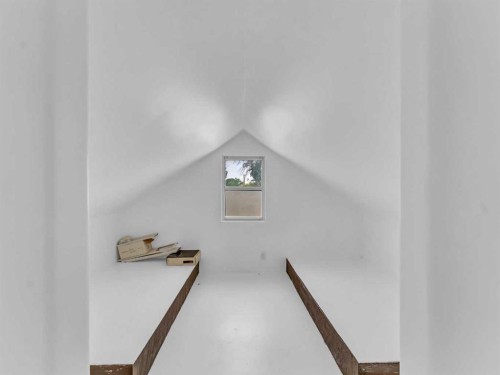 309 1 Street Nw, Redcliff, AB - Indoor Photo Showing Other Room