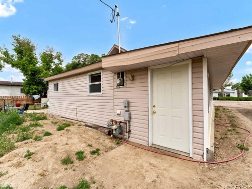 309 1 Street Nw, Redcliff, AB - Outdoor With Exterior