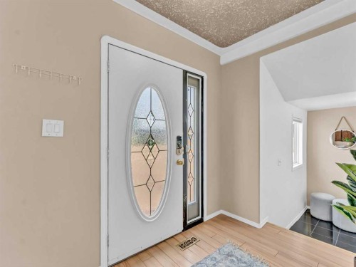 309 1 Street Nw, Redcliff, AB - Indoor Photo Showing Other Room