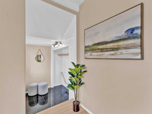 309 1 Street Nw, Redcliff, AB - Indoor Photo Showing Other Room