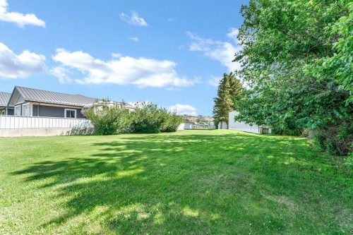 20 Josephine Avenue Sw, Redcliff, AB - Outdoor