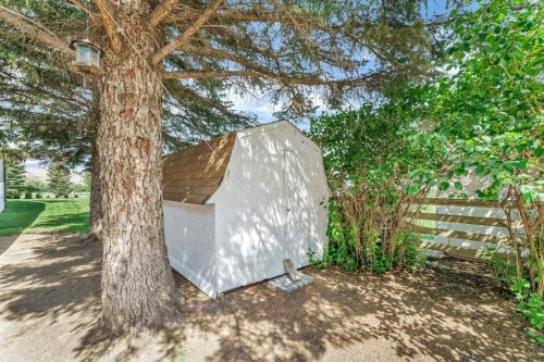 20 Josephine Avenue Sw, Redcliff, AB - Outdoor
