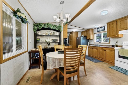 20 Josephine Avenue Sw, Redcliff, AB - Indoor